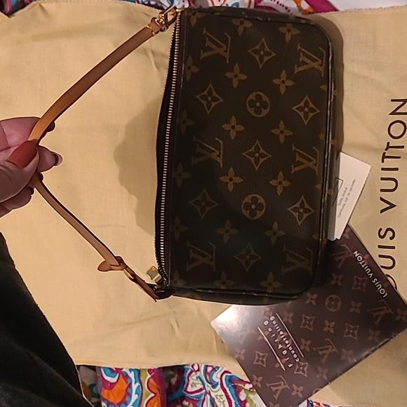 Authentic Louis Vuitton Pochette accessory bag, like new - Picture 5 of 6